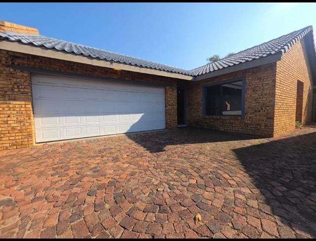 3 BEDROOM CLUSTER FOR SALE IN BRACKENHURST